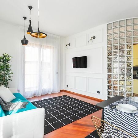 Santa Chiara Apartment By Myhomeincomo Exteriör bild