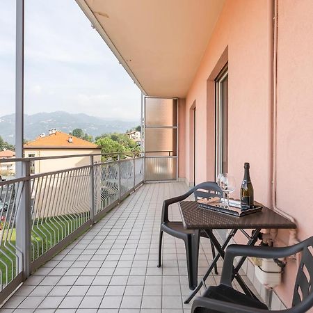 Santa Chiara Apartment By Myhomeincomo Exteriör bild
