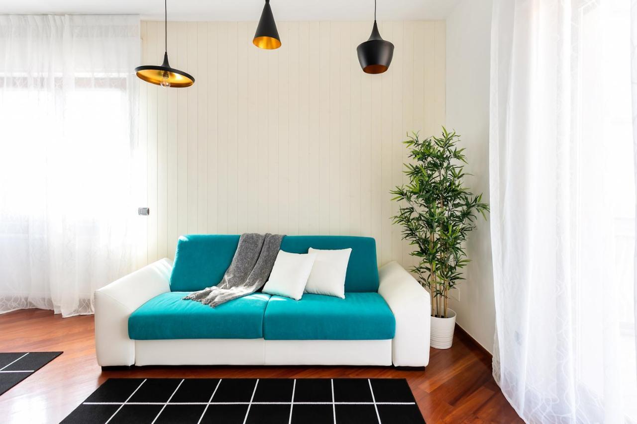 Santa Chiara Apartment By Myhomeincomo Exteriör bild