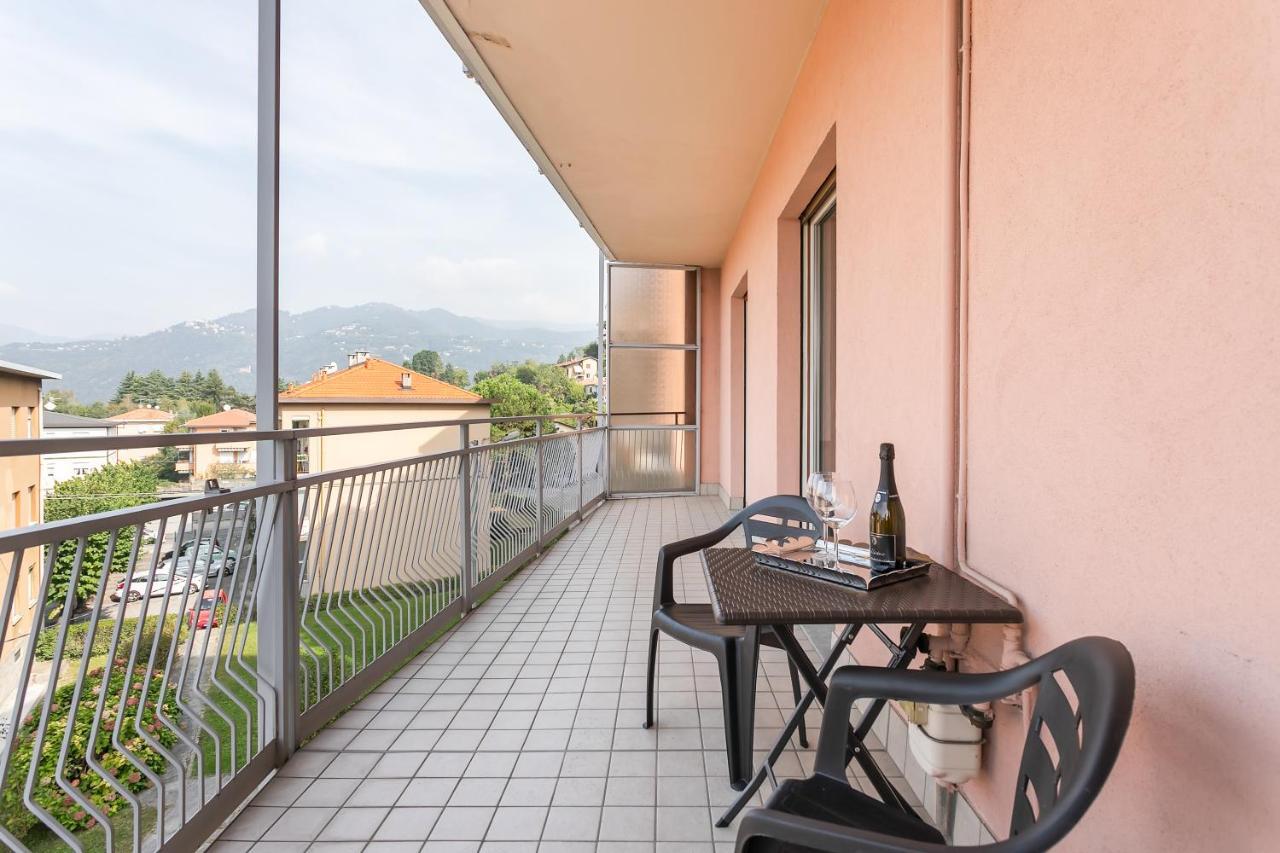 Santa Chiara Apartment By Myhomeincomo Exteriör bild
