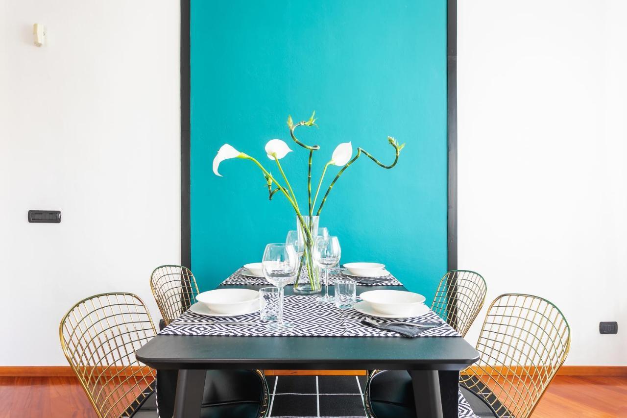 Santa Chiara Apartment By Myhomeincomo Exteriör bild