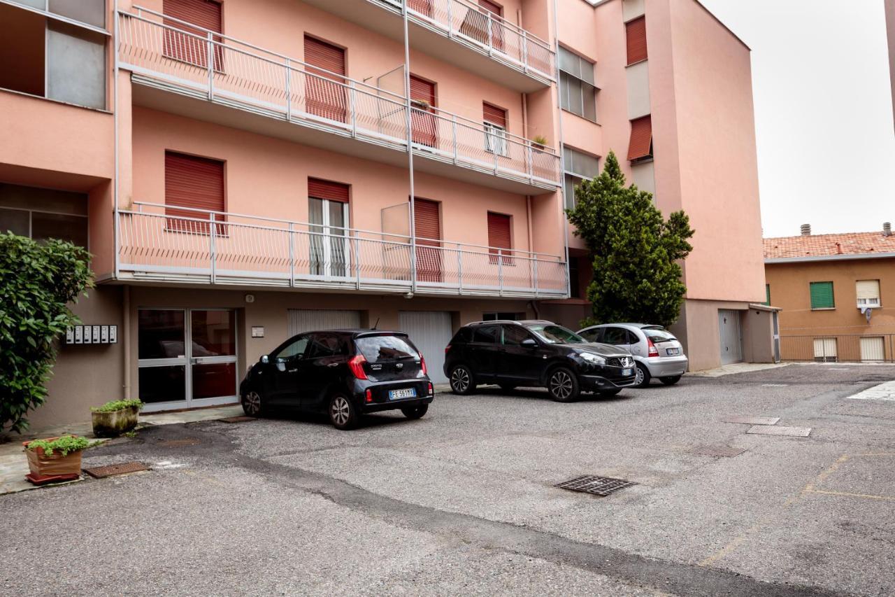 Santa Chiara Apartment By Myhomeincomo Exteriör bild