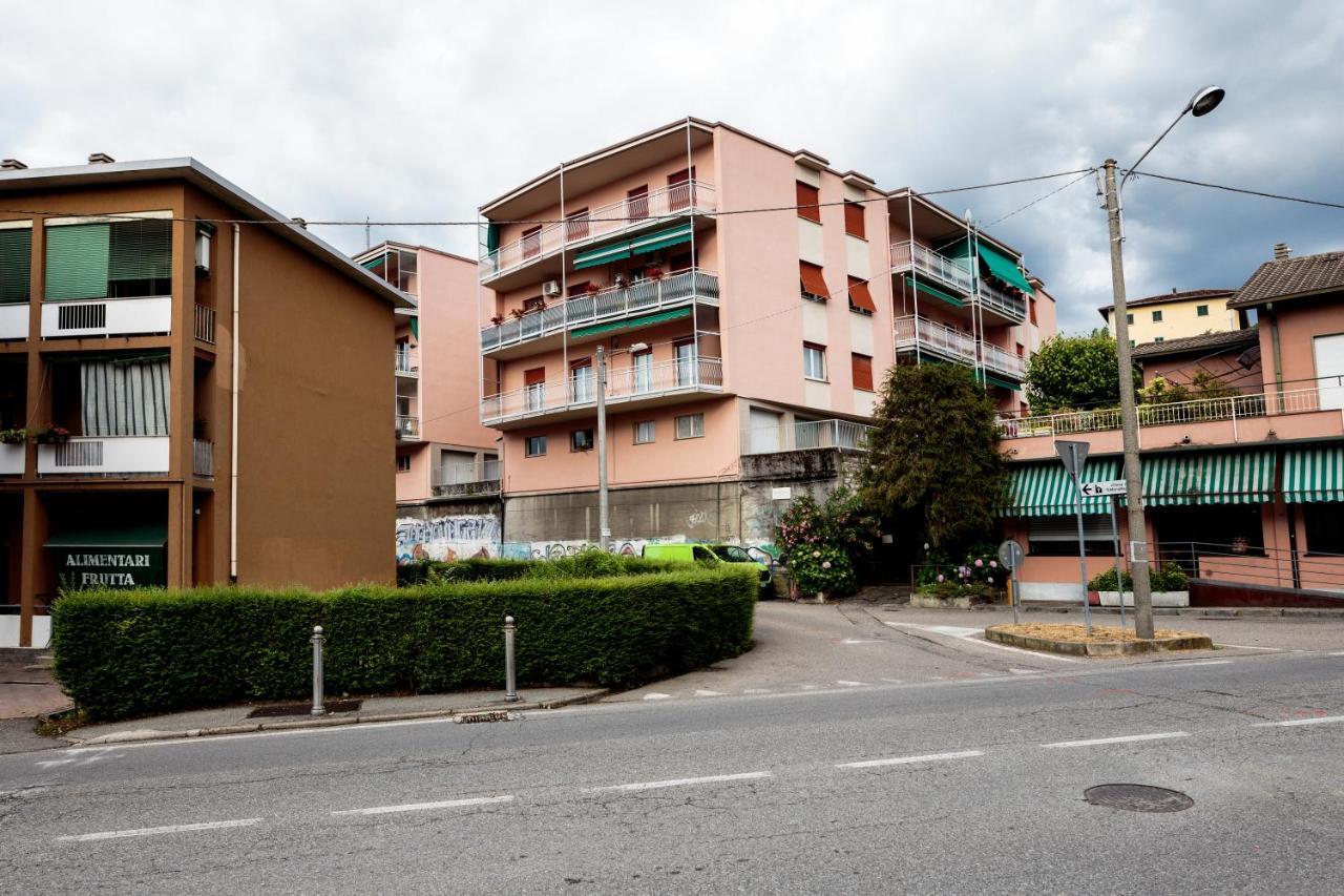 Santa Chiara Apartment By Myhomeincomo Exteriör bild